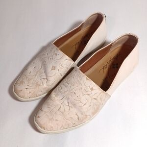 Patricia Nash Lola. Slip On Leather Loafer in Ivory US Women's 9